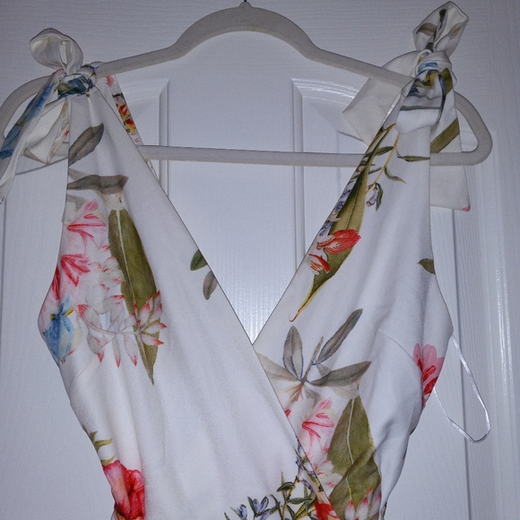 Mini Dress size Medium. - Picture 2 of 7